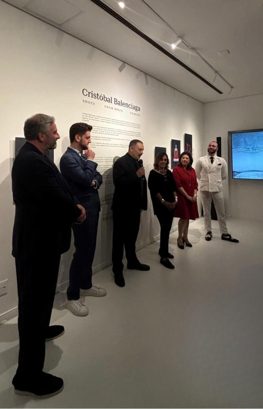 Cristóbal Balenciaga y el calzado español viajan a Brasil