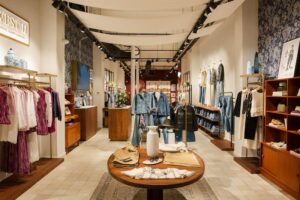 Pepe Jeans reabre su tienda en Roselló