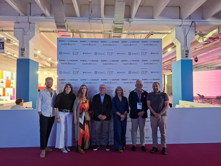 Buen ambiente de negocio en Expo Riva Schuh Gardabags